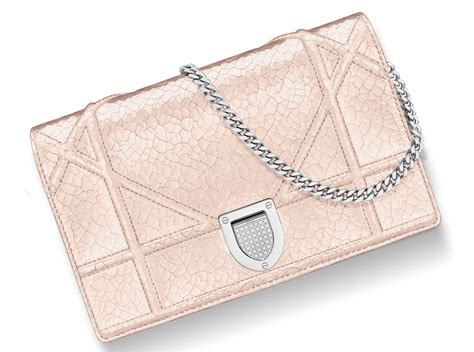Get the lowest price on your favorite brands at poshmark. Dior's Winter 2016 Handbag Lookbook is Here with 35 Photos ...