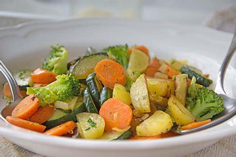 Knackiges Gemüse aus der Pfanne mit Kartoffeln Rezept