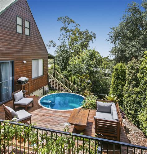 The stylish & symmetrical design with very straight lines is exactly what todays architects and designers are demanding, you have more choice with an entry both sides and all the pools are available in a range of brilliant shimmer colours. Custom Plunge Pools & Spa's - Australian Plunge Pools