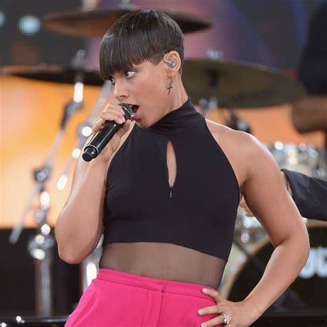 In Case You Missed It Alicia Keys Is Currently Working A Bowl Cut