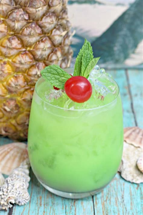 Alcoholic Drinks Best Hawaiian Cocktail Recipe Easy And Simple On The Rocks Green Iguana
