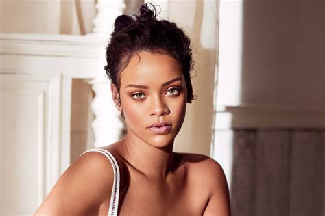 Rihanna Breaks Silence About Her Upcoming Album Over A Question From A Fan From The Stage