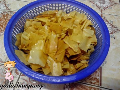 Gulung kulit popia penghujungnya gamkan menggunakan air tepung. HASIL TANGAN GADIS KAMPUNG: RESEPI:POPIA BERSALUT MILO