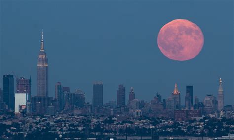 Blue Moon Rising Behind New York City Blue Moon Rising Blue Moon
