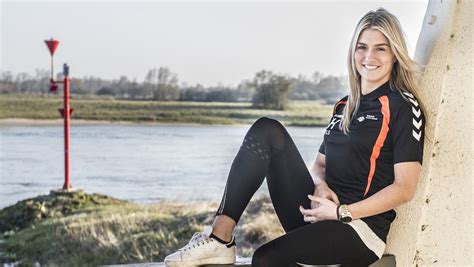 I stedet foregår det på den måde, at vi har ansøgt om en såkaldt upgrade til team esbjerg. Estavana Polman | Handbal