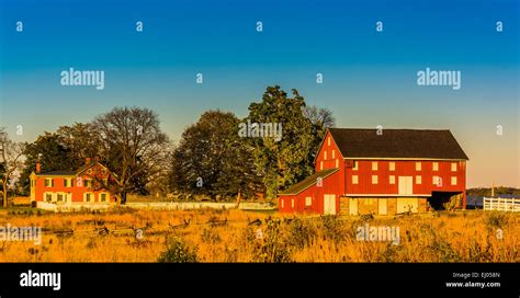 Pennsylvania In The Fall Red Barn Hi Res Stock Photography And Images