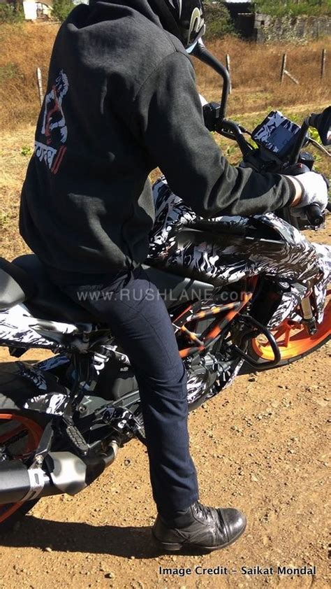 The new medium displacement sportsbikes have started reaching dealerships across the country and as it turns out. No Metzelers? 2017 Duke 390 Spotted Wearing Michelin Tyres