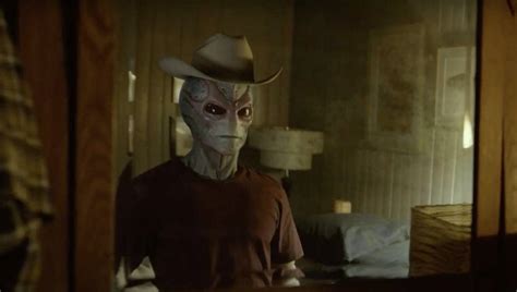 syfy meluncurkan trailer resmi  serial resident alien
