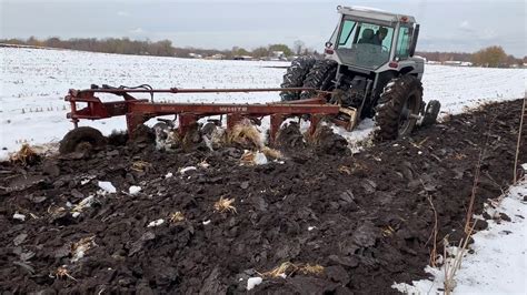 White 2 135 Plowing With A 5 Bottom Moldboard Plow Youtube