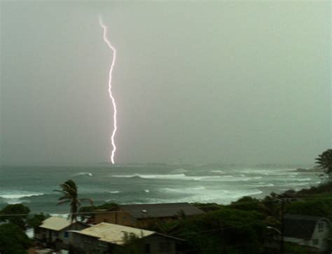 Lightning Heavy Rain Hit Valley Isle Honolulu Star Advertiser
