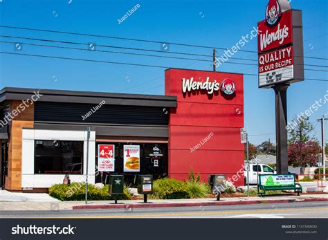 Tokyo fast food, californie n'a pas encore assez de notes sur ses plats, son service, son rapport. Los Angeles, CA/USA. July 24, 2018. Wendy's is the world's ...