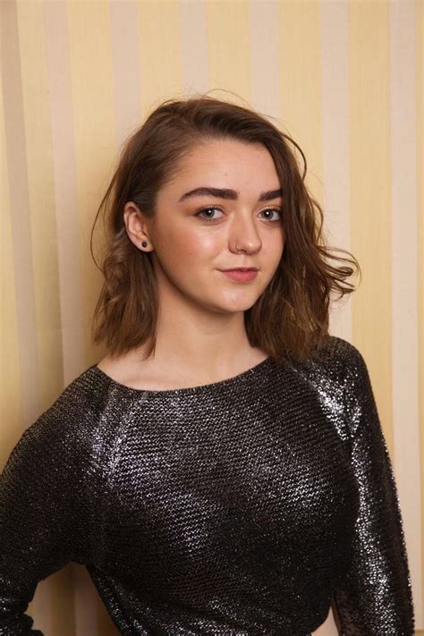 Maisie Williams Poses In A Cute Glitter Knitted Sweater Maisie
