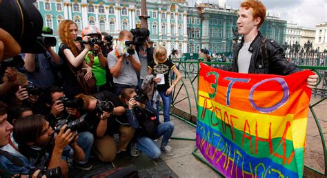 A time zone map and clock show the time differences in russia, spanning a 10 hour time difference, from utc+2:00 for eet in kaliningrad to utc+12:00 for +12 in petropavlovsk kamchatskiy. What It's Like To Be Gay And Live In Russia Right Now ...