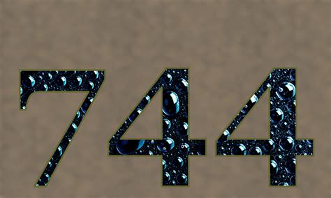 744 — семьсот сорок четыре натуральное четное число в ряду