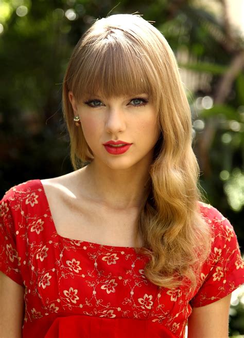 Female Singers Taylor Swift Pictures Gallery 32