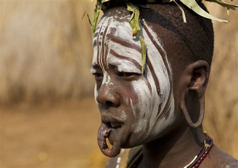 Mursi Woman With Extended Holes In Lip And Ear Portrait Et Flickr