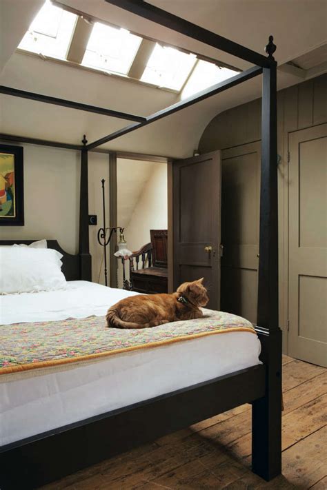 Farrow and ball paint colours for bedrooms. Required Reading: Farrow & Ball Decorating with Colour ...