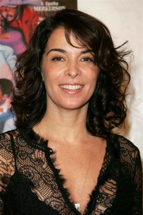 Annabella Sciorra Cool Short Hairstyles Fringe Hairstyles Casual