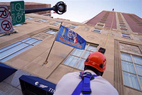 Over The Edge 2021 Taking A Leap Of Faith To Help The Milwaukee Rescue
