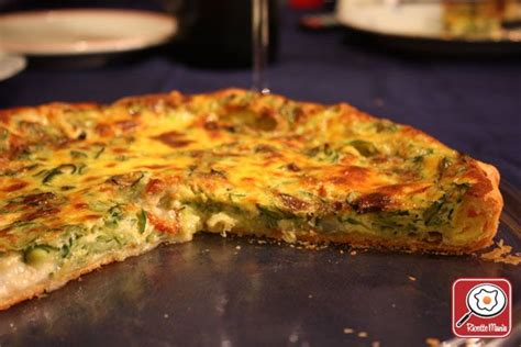 Buonissimo antipasto o anche secondo piatto! Ricetta Quiche di zucchine e gorgonzola | RicetteMania
