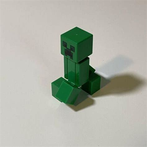 Lego Minecraft Creeper Minifigure 21155 Green Mini Figure Authentic