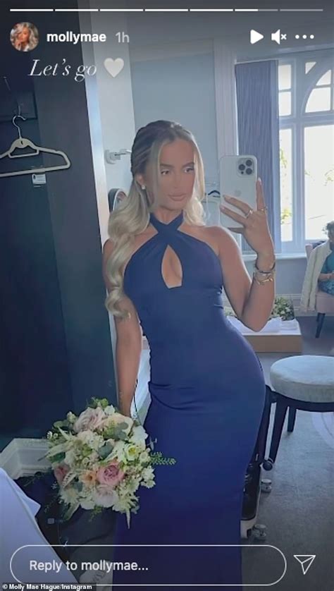 Love Islands Molly Mae Hague Looks Stunning As She Poses In A Navy