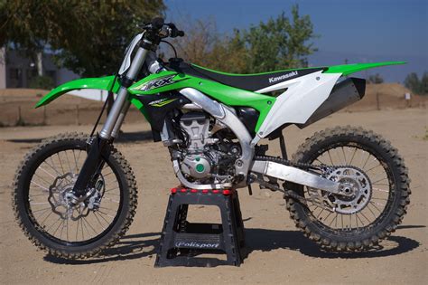 Kawasaki announce the 2019 kx450f, boasting a huge number of updates and improvements, from the frame and engine through to bodywork and electronics. 2018 Kawasaki KX450F Review | Race Tested - Page 2 of 2