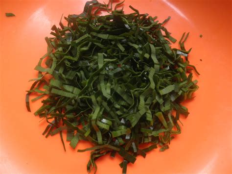 Sebagian wanita mungkin ada yang belum mengetahui apa itu bedak dingin sebab mereka lebih menyukai produk kosmetik yang praktis dalam pemakaian, bedak dingin. Bila Pena Bercerita: Cara buat bedak sejuk...