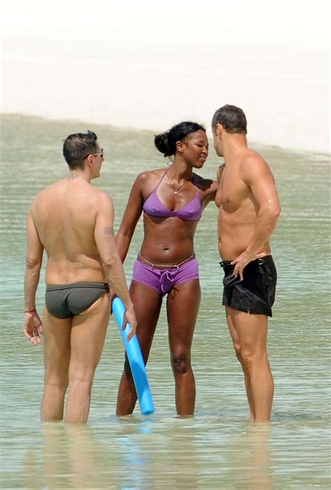 Naomi Campbell Showing Off Her Supermodel Body In A Little Orange Bikini Porn Pictures Xxx