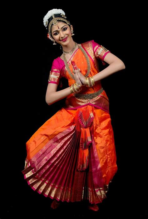 Bharatnatyam | Bharatanatyam poses, Indian classical dance