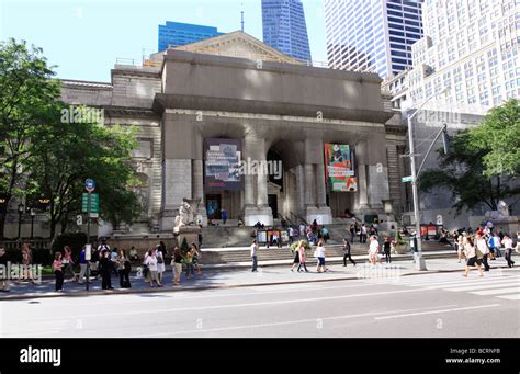 The Main Branch Of The New York Public Library E 42nd St At Bryant