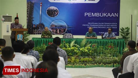 Kilang minyak tuban adalah proyek pembangunan kilang minyak baru dengan kapasitas produksi 300 ribu barel per hari yang akan dibangun di tuban, jawa timur. Pelatihan Tenaga Kerja GRR Tuban Bumi Wali Dibuka Bupati ...