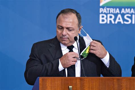 Eduardo pazuello anunció su positivo al coronavirus el pasado 21 de octubre, tras sentir fiebre y dolor de cabeza, y desde entonces cumple su age. Pazuello reduz pela 5ª vez previsão de vacinas e diz que ...