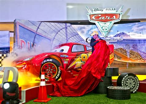 Matteo Guidicelli Unveils Life-Sized Lightning McQueen at SM North EDSA