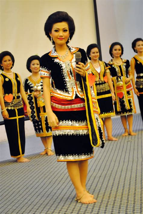 Pesta kaamatan 2018 mp3 & mp4. Unduk Ngadau Pesta Kaamatan Ke-9 IPTA / IPTS 2010 | ChelzLensa