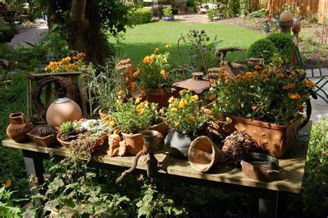 Lichterketten verleihen dem außenambiente eine romantische note. Garten Sachen Schön Garten Mit Alten Sachen Dekorieren ...