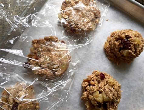 These are an easy low fat, low sugar oatmeal apple cookie that is great for pleasing your picky toddler and also getting them in the kitchen to help. Sugar Free Apple Oatmeal Cookie Recipe / Healthy 4 Ingredient Applesauce Cookies : This link is ...