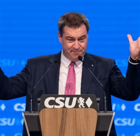 Bayerns ministerpräsident markus söder und staatsminister georg eisenreich haben für eine überraschung in münchen: CSU: Söder erklärt sich auf Pressekonferenz zu Kandidatur ...