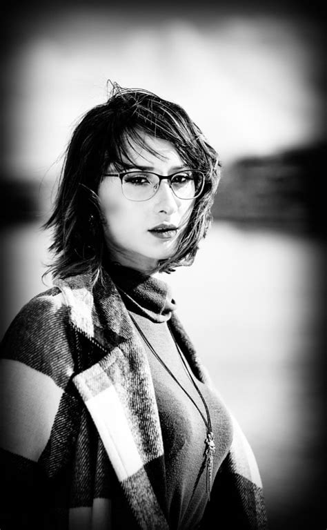 Portrait Of Young Woman Wearing Eyeglasses By Rafael Portraits Un Regard 500px