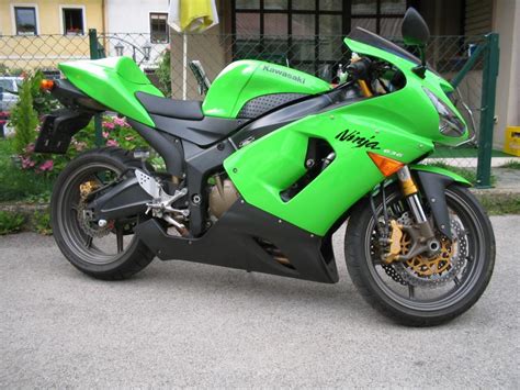 The only similar bike that has kept up with it was a 2015 zx6r and that speaks volumes about kawasaki's engineering. 2005 Kawasaki Ninja ZX-6R - Moto.ZombDrive.COM
