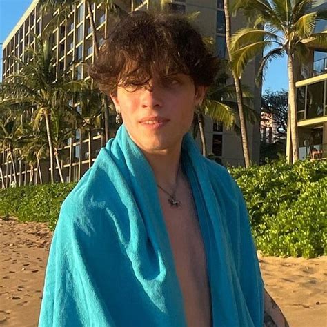 Pin by Camila Hernandy⸆⸉ on SCREAMING, CRYING, GOING FERAL | Triplets