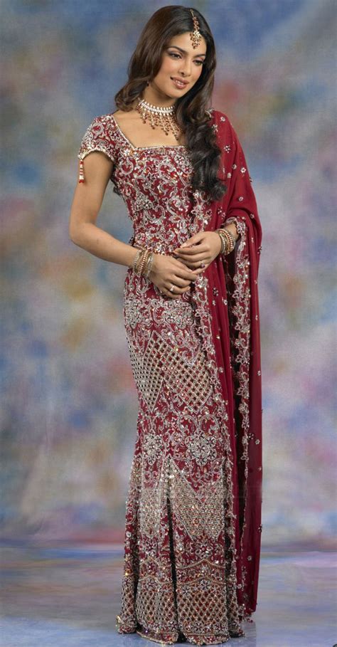 Priyanka chopra and nick jonas wedding cake: priyanka chopra wedding sarees |Wedding Pictures