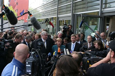 Find the newest seehofer meme. Auch noch Neuland? Memes im Wahlkampf | wahl.de