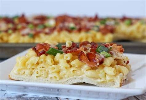 Macaroni And Cheese Pizza With Bacon And Green Onions