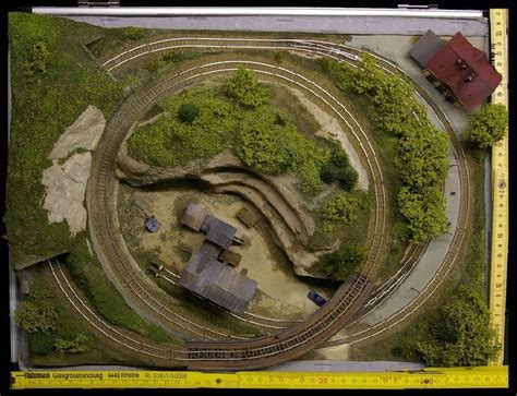Achten sie beim dekorieren darauf, dass keine bestandteile in die gleise fallen und die züge beim fahren behindern. Pin auf Model Railroading
