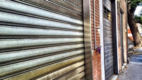 Oggi, domenica 3 gennaio, l'italia è zona rossa. Zona rossa, cosa resta aperto e cosa chiude: l'elenco - Prima Saronno