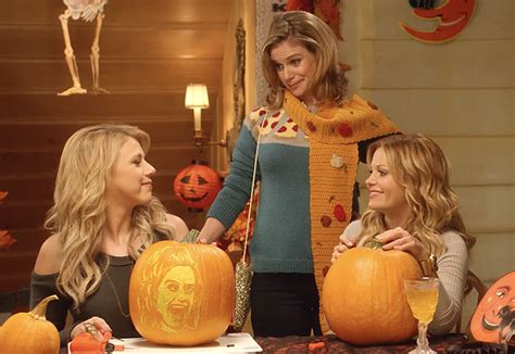 Fuller House Season 2 Gets a Halloween Clip