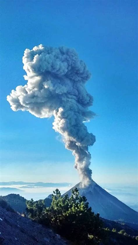 Colima Volcano Erupts In Lightning On December 13 2015 Strange