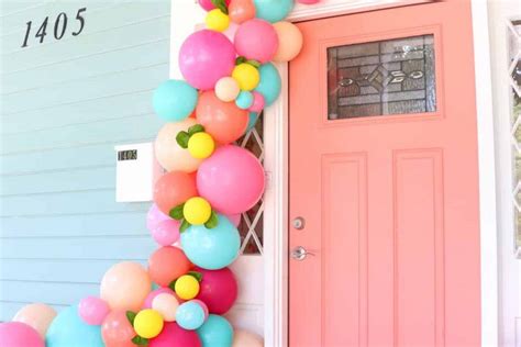 Faire une guirlande de ballon pour votre porte d'entrée | Balloon