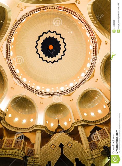 Also called the klang royal town mosque, it was completed in 2009 at a cost of rm24.3 million, to replace an older mosque of the same name that was occupying the site. Binnenland Van Koninklijke De Stadsmoskee A Van Klang K ...